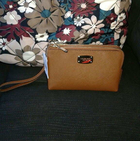 🛇SOLD🛇 Michael Kors Jet Set Dbl Zip Wristlet - Picture 1 of 3